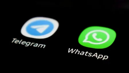 На Роскомнадзор подали в суд из-за ограничения WhatsApp и Telegram